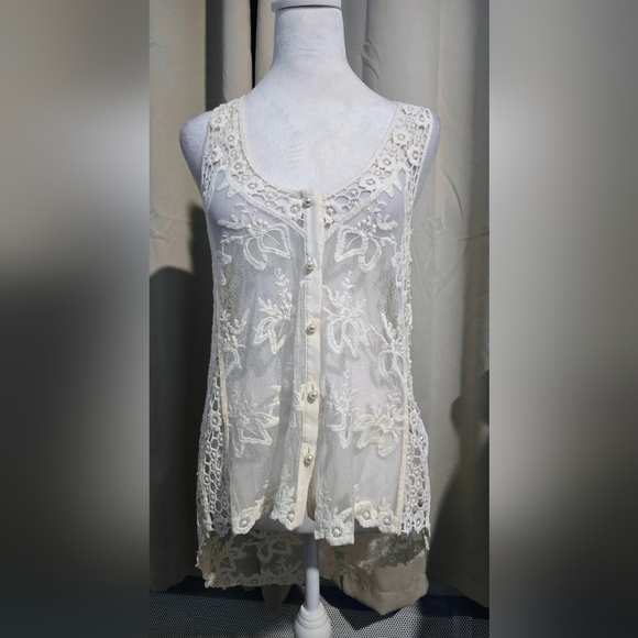 VENUS Tops - VENUS Cream Lace Sleeveless Top